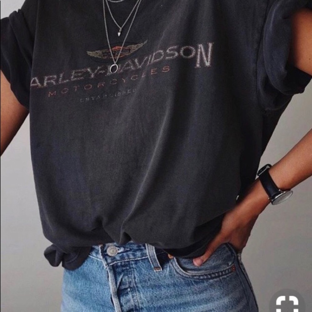 Surprise Vintage Graphic Tee - Picture 3 of 8